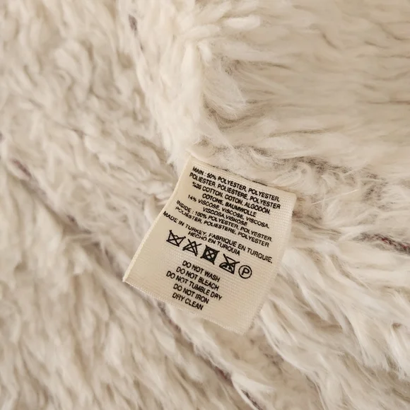 Anthropologie Hei Hei Jacquard Aztec Print Faux Fur‎ Vest Size Large - Picture 11 of 11